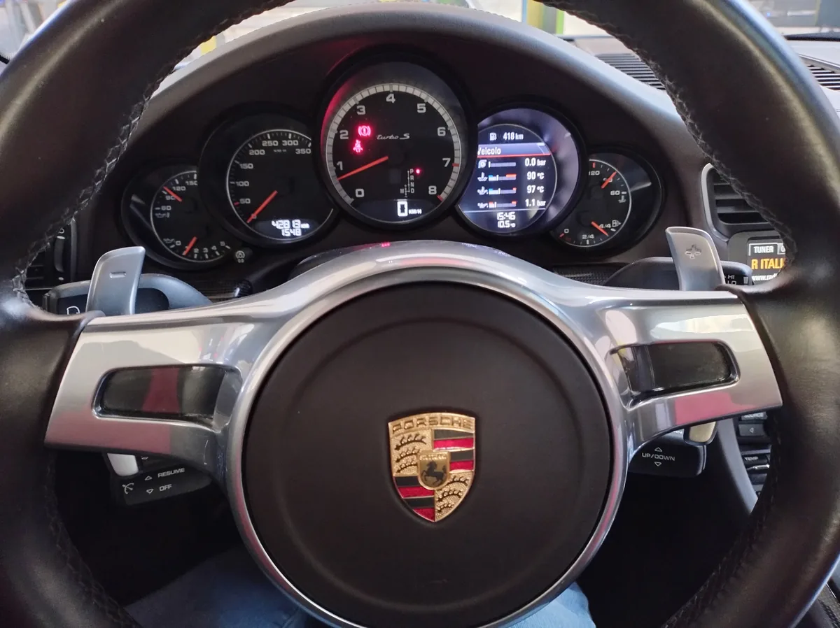 autofficina-caccin-villanova-cruscotto-porsche-911-turbo-s-diagnosi