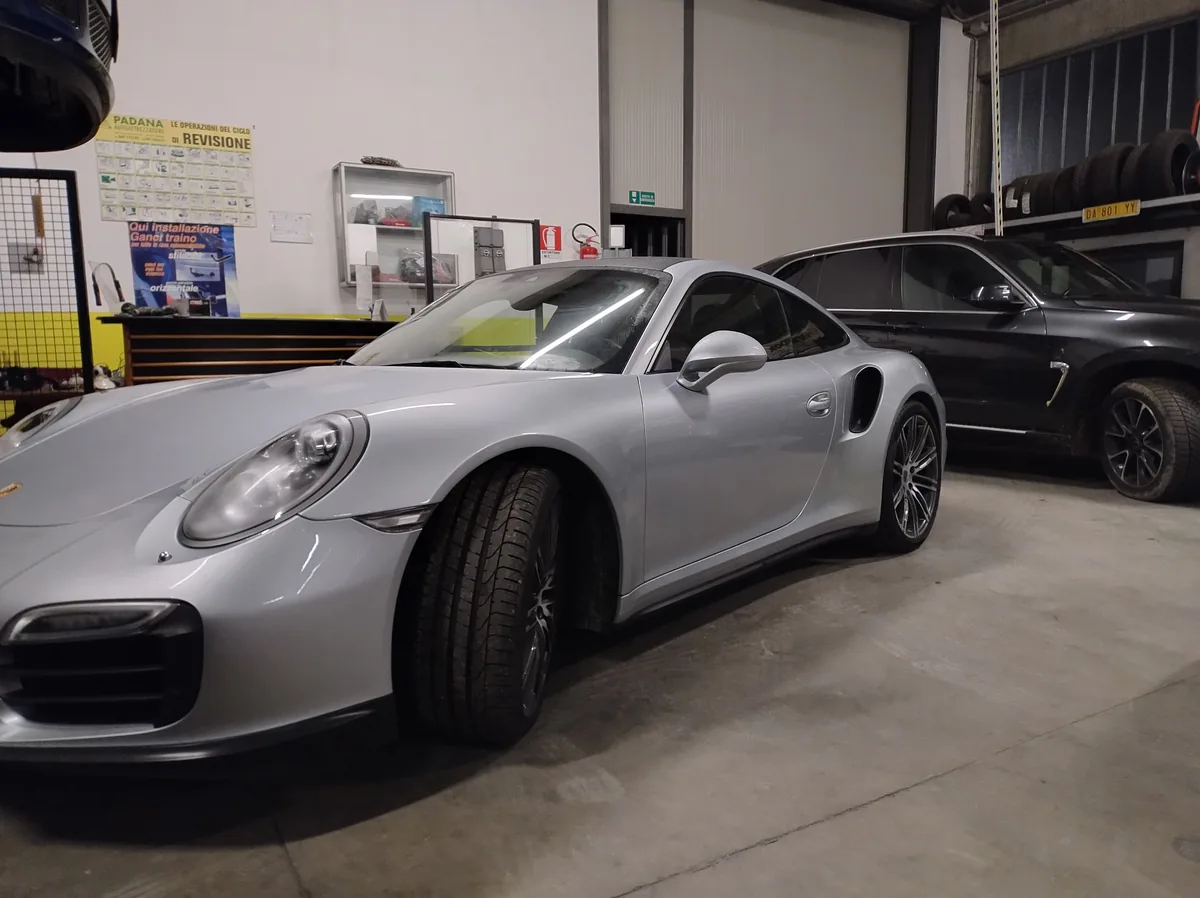 officina-caccin-villanova-camposampiero-porsche-911-bentley-suv-interno